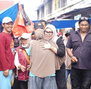 Dekat dengan Warga, Andi Ina Blusukan dan Serap Aspirasi di Pasar Palanro