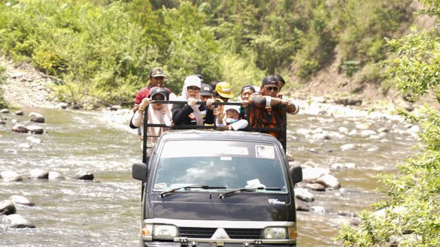 Ket: Perjalanan Andi Ina Kartika Sari ke Dusun Pakka