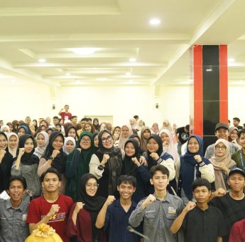 Dukung Pendidikan, Andi Ina Kartika Sari Beri Motivasi di Tryout Akbar Barru