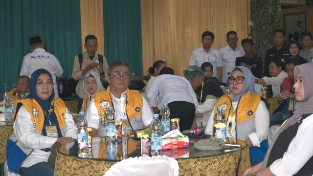 Ket: Pasangan Calon Bupati Barru, Andi Ina Kartika Sari dan Abustan 