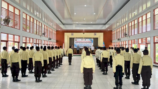 PT PLN (Persero) UIP Sulawesi melalui UPP Sulawesi Tenggara memberikan peningkatan kapasitas kepada sejumlah pemuda dan pemudi di Kota Kolaka dalam rangka memperingati Hari Pahlawan 2024. (Dok. Humas PLN UIP Sulawesi)