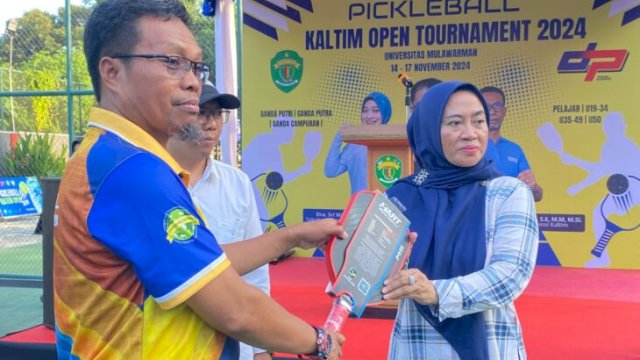 Pembukaan Kaltim Open Tournament Pickleball 2024 di Lapangan Tenis Universitas Mulawarman, Samarinda, pada Jumat (15/11/2024).(Dok.Republiknews.co.id/Nr)