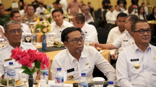 Pjs. Bupati Kutim, Agus Hari Kesuma, saat menghadiri Rapat Kordinasi (Rakor) terkait Pilkada Serentak di Provinsi Kalimantan Timur, Rabu (13/11/2024) di Balikpapan.