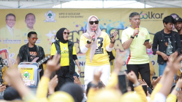 Ket: Andi Ina Kartika Sari dan Abustan hadiri Semarak HUT ke-60 Golkar Barru