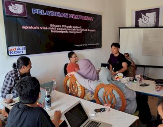 AJI Makassar Beri Pelatihan Cek Fakta Tentang Visi-Misi Cagub Sulsel Bagi Kelompok Rentan