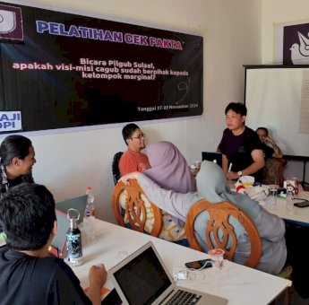 AJI Makassar Beri Pelatihan Cek Fakta Tentang Visi-Misi Cagub Sulsel Bagi Kelompok Rentan