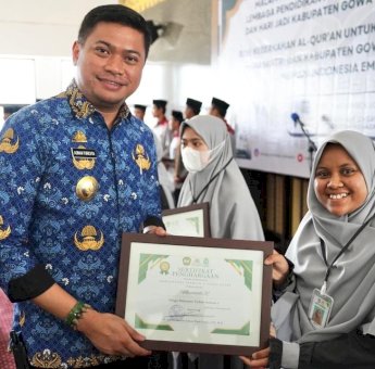 Adnan-Kio Anugerahi Penghargaan ke 20 Mahasantri Terbaik