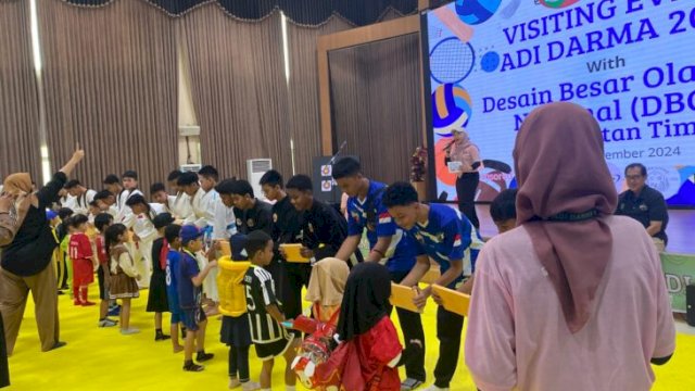 Kegiatan Visiting Event Adi Darma 2024 yang kenalkan olahraga kepada anak-anak. (Dok.Republiknews.co.id/Nr)