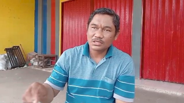 Camat Kaliorang, Rusmono, saat memberikan keterangan pers.