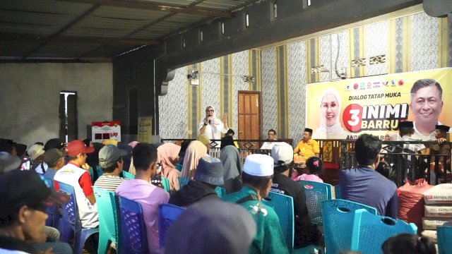 Ket: Calon Bupati Barru, Andi Ina Kartika Sari di Dusun Labaka