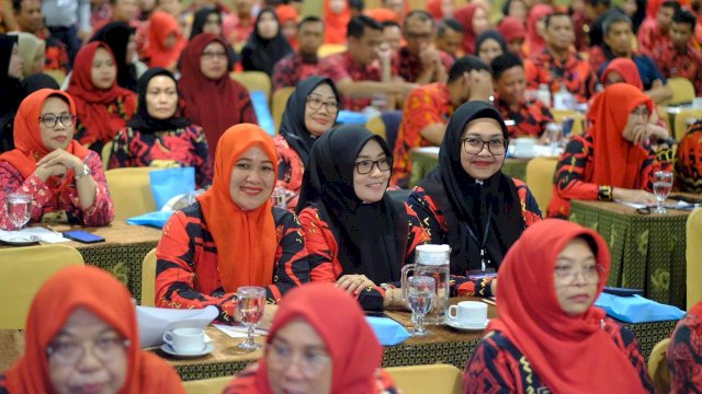 Sejumlah pejabat administrator maupun pengawas lingkup Pemerintah Kabupaten Gowa saat mengikuti Bimtek Peningkatan Kapasitas Pejabat Administrator dan Pejabat Pengawas Lingkup Pemerintah Kabupaten Gowa, di Hotel Almadera Makassar, Kamis (21/11/2024). (Dok. Humas Gowa)