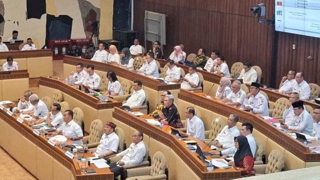 Sekab Kutai Timur (Kutim), Rizali Hadi, menghadiri Rapat Dengar Pendapat (RDP) bersama Komisi II DPR RI untuk membahas kesiapan pelaksanaan Pemilihan Kepala Daerah (Pilkada) Serentak 2024.