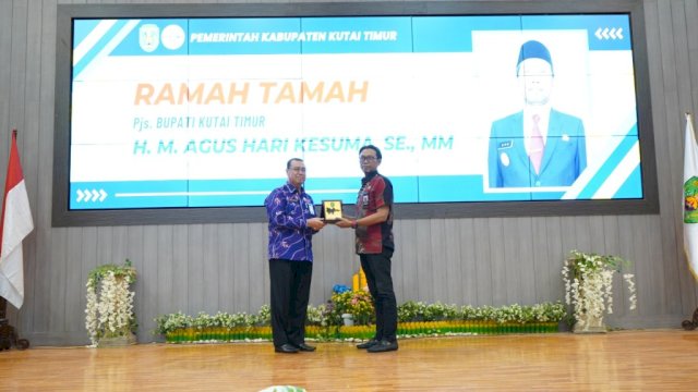 Malam ramah tamah berakhirnya masa jabatan Pjs. Bupati Kutim, Agus Hari Kesuma, digelar di Ruang Meranti Kantor Bupati Kutim, Kamis (21/11/2024) berlangsung dengan penuh kehangatan dan suasana kekeluargaan. 