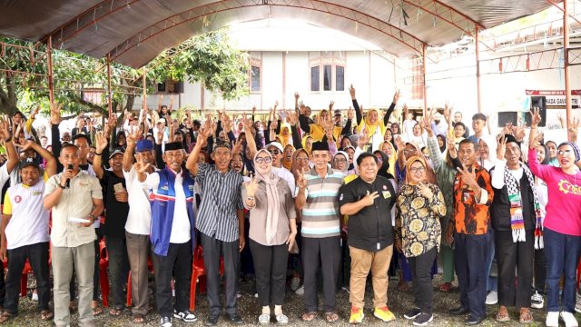 Ket: Calon Bupati Barru, Andi Ina Kartika Sari Kampanye di Jalange