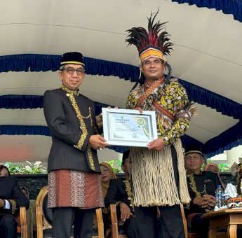 Hari Guru, 7 Guru Berprestasi di Kutim Diganjar Penghargaan