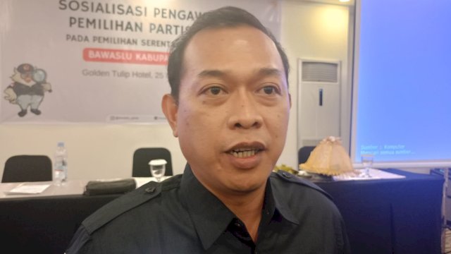 Anggota Komisioner Bawaslu Gowa Juanto Avon, di sela-sela Sosialisasi Pengawasan Partisipatif pada Pemilihan Serentak Tahun 2024, di Golden Tulip Makassar, Senin, (25/11/2024). (Dok. Chaerani/Republiknews.co.id)