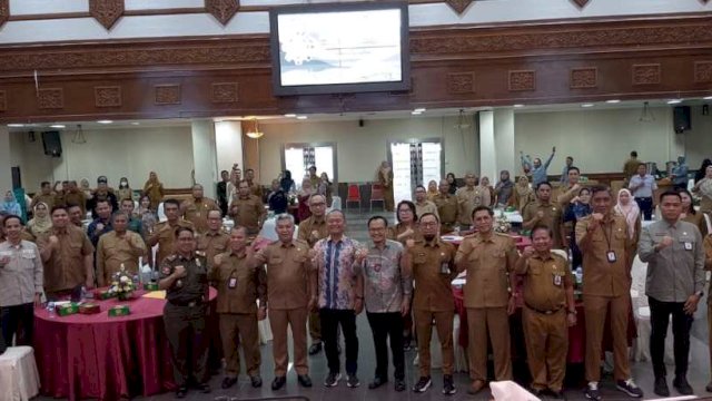 Pemkab Kutai Timur (Kutim) menggelar Focus Group Discussion (FGD) bertema “Identifikasi Permasalahan Capaian Realisasi Program dan Kegiatan Tahun 2024” di Ruang Meranti, Kantor Bupati Kutim, Selasa (26/11/2024).