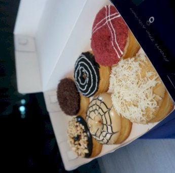 Rayakan Akhir Tahun Spesial Dengan Donat dan Hampers Ala Aston Makassar