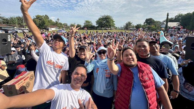 Ribuan warga Kabupaten Gowa mengikuti jalan santai bersama Husniah Talenrang dan Tim 114 Hati Damai, Minggu (3/11/2024) pagi. (Foto: Istimewa)