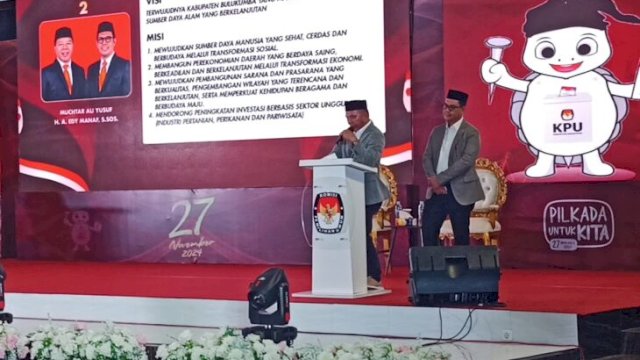 Paslon nomor urut 2 Andi Muchtar Ali Yusuf-Andi Edy saat menyampaikan visi misi pada debat Pilkada Bulukumba 2024. [Foto: IST]