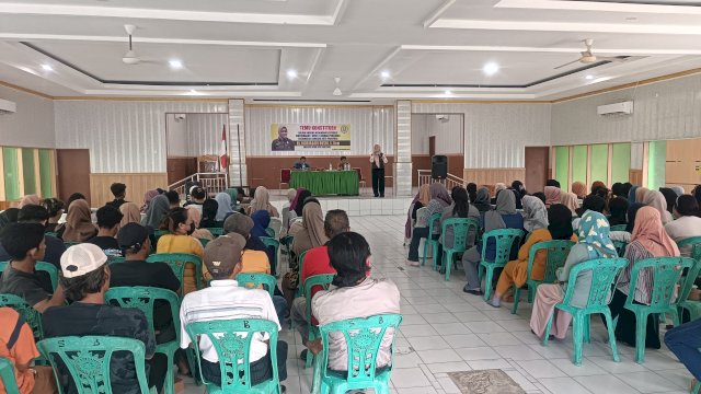 Ket: Legislator Golkar Parepare, Indriasari Husni menjaring Aspirasi Warga Soreang 