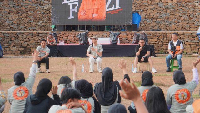 Calon Wakil Wali Kota Makassar, Ilham Ari Fauzi Amir Uskara saat berkumpul dengan ratusan pemuda di Tokka Tena Rata, Maros, Sabtu (2/11/2024). (Foto: Istimewa)