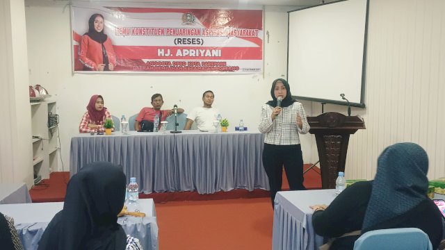Ket: Legislator PDIP Parepare, Apriyani Djamaluddin saat melakukan penjaringan aspirasi