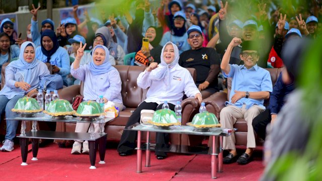 Calon Wakil Gubernur Sulawesi Selatan nomor urut 2, Fatmawati Rusdi saat melakukan kampanye di Kabupaten Enrekang, Senin (4/11/2024). (Foto: Istimewa)