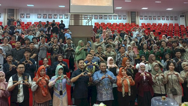 KPPU dan Unhas saat melaksanakan Seminar Nasional Ampuh 2024, "Strategi Membangun Mitra Usaha yang Sehat di Era Persaingan Global", di Baruga Prof. Dr. H. Baharuddin Lopa S. H, Fakultas Hukum Unhas, Rabu, (06/11/2024). (Dok. Chaerani/Republiknews.co.id)