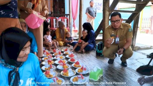 Ket: Kepala DPPKB Kota Parepare, Amarun Agung Hamka saat inspeksi program DAHSYAT 