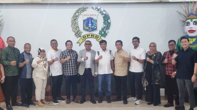 Pimpinan dan Anggota Tim Penyusun Tata Tertib DPRD Sulawesi Selatan melakukan kunjungan kerja ke Kantor DPRD Provinsi DKI Jakarta, Selasa (29/10/2024). (Foto: Istimewa)