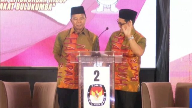 Paslon Petahana Bupati dan wakil Bupati Bulukumba, Andi Muchtar Ali Yusuf-Andi Edy Manaf saat debat kedua Pilkada Bulukumba 2024. [Foto: IST]