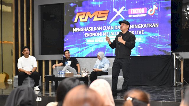 Kegiatan talkshow terkait manfaat TikTok Live yang diinisiasi Rusdi Masse digelar di Rumah Aspirasi RMS di Kabupaten Pinrang, 14-15 November 2024. (Foto: Istimewa)