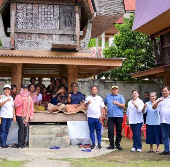 Sebut Pasangan Paling Ideal, Mantan Bupati Tana Toraja All Out Menangkan Andalan Hati