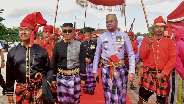 Pj Gubernur Sulsel, Prof Zudan Arif Fakrulloh saat menghadiri puncak peringatan Hari Jadi Kabupaten Gowa ke-704 tahun 2024 yang berlangsung di Lapangan Sultan Hasanuddin, Gowa, Minggu (17/11/2024). (Foto: Humas Pemprov Sulsel)