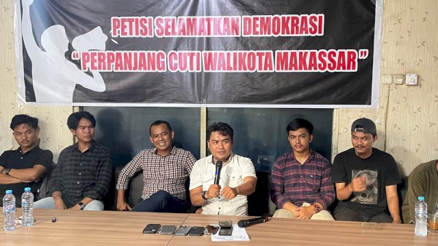 Sejumlah kelompok organisasi kepemudaan dan ormas di Kota Makassar mengeluarkan petisi selamatkan demokrasi, Selasa (19/11/2024). (Foto: Istimewa)