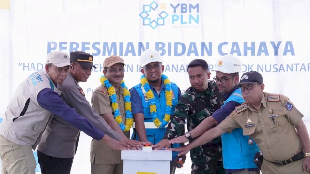 Peresmian program SuperSUN di Pulau Liukang Loe, Kabupaten Bulukumba. Kini, masyarakat di pulau tersebut telah menikmati listrik dari PLN selama 24 jam. (Foto: Istimewa)