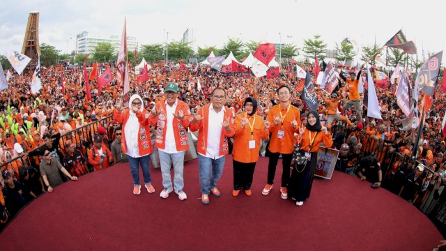 Suasana kampanye akbar pasangan INIMI DIA yang digelar di Anjungan MNEK, kawasan Center Point of Indonesia (CPI), Makassar, Jumat (22/11/2024). (Foto: Istimewa)