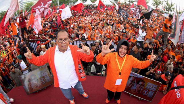 Suasana kampanye akbar pasangan INIMI DIA yang digelar di Anjungan MNEK, kawasan Center Point of Indonesia (CPI), Makassar, Jumat (22/11/2024). (Foto: Istimewa)