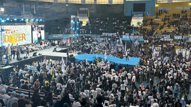 Suasana kampanye akbar pasangan Andi Sudirman Sulaiman-Fatmawati Rusdi (Andalan Hati) di GOR Sudiang, Jalan Pajjaiang, Makassar, Sabtu (23/11/2024). (Foto: Istimewa)