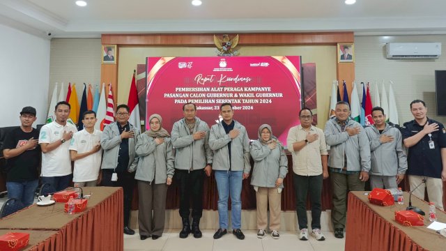 Rapat koordinasi persiapan pembersihan APK yang digelar di Aula Kantor KPU Sulsel, Jalan AP Pettarani, Makassar, Sabtu (23/11/2024) kemarin. (Foto: Istimewa)