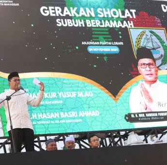 Hari Pertama Aktif Jadi Walikota Pasca Cuti Pilkada, Danny Pomanto Gelar Salat Subuh Berjamaah