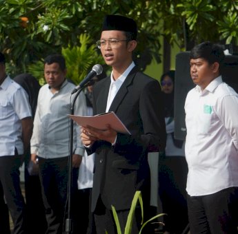 Ilham Fauzi Tebar Inspirasi dan Sampaikan Penghormatan pada Upacara Hari Guru