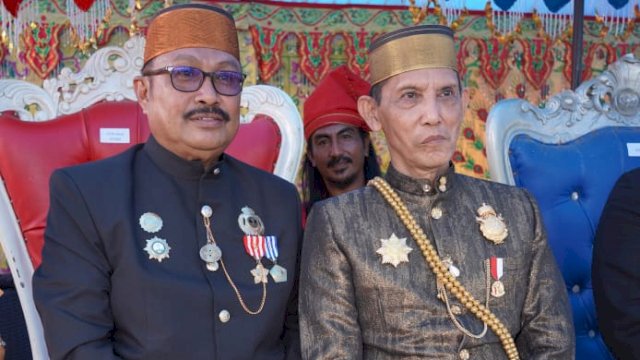 Foto bersama H. Patudangi Azis bersama (ALM.) Andi Kumala Idjo. [Foto.ist]