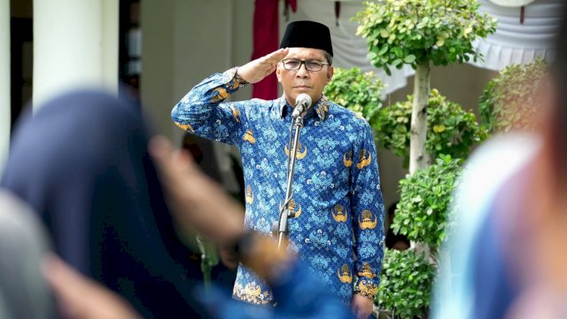 Wali Kota Makassar, Moh Ramdhan Pomanto saat memimpin upacara peringatan HUT Korpri ke-53 di Halaman Balaikota Makassar, Jumat (29/11/2024). (Foto: Istimewa)