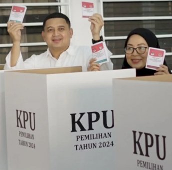 Appi dan Istri Salurkan Hak Pilih di TPS 02 Sawerigading, Optimis Unggul di Pilwalkot Makassar 2024