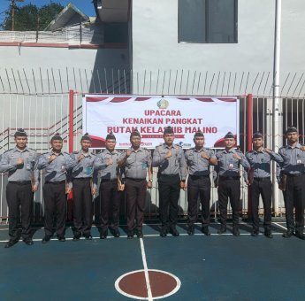 Karutan Malino Sematkan Tanda Kenaikan Pangkat untuk Tujuh Pegawai