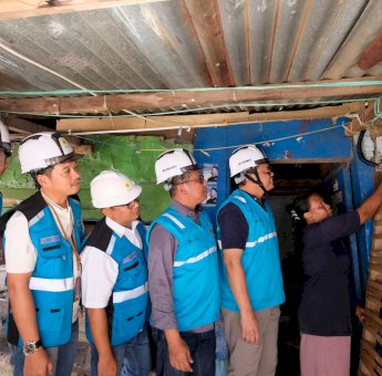 PLN “Sinari” 18 Keluarga Pra Sejahtera Bantuan Listrik Gratis