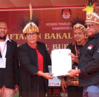 Paslon Kristo-Sanusi Daftar ke KPU Mappi Diusung 4 Parpol