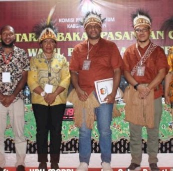 Paslon Manu-Jaya Pendaftar Pertama di KPU Kabupaten Mappi